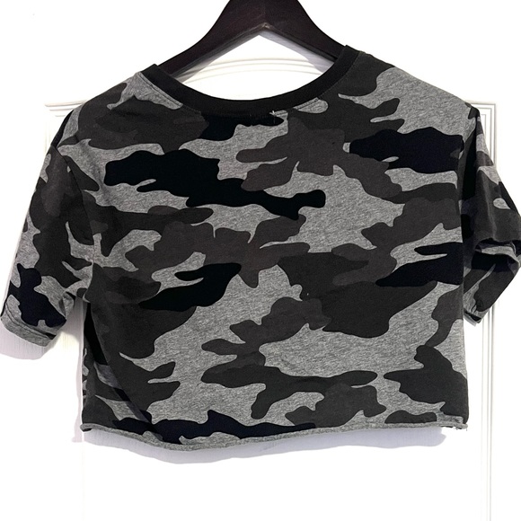 🟪Garage black and grey army print cropped top - Picture 4 of 4